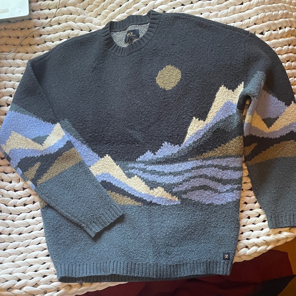 Roark Skaland Sweater Size Medium ultra soft cozy sweater, barely worn